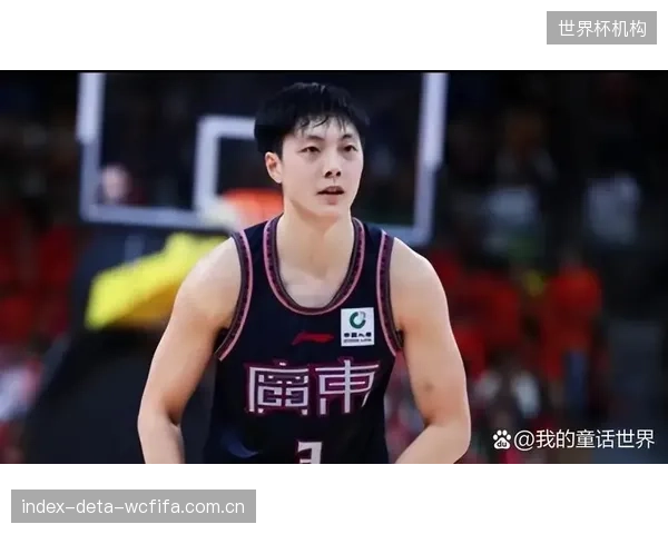 上海队在季后赛次战中展现坚韧，关键防守赢得比赛胜利。